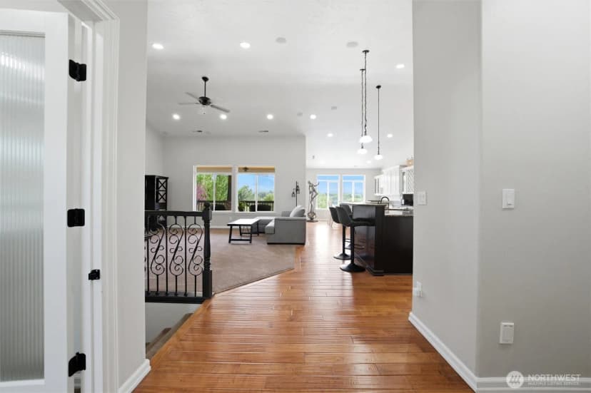 Property photo for 98303 E Ridgeview Drive, Kennewick photo 6