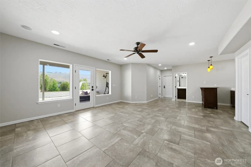 Property photo for 98303 E Ridgeview Drive, Kennewick photo 32