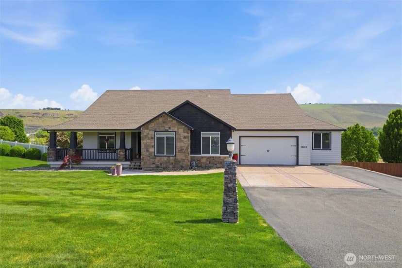 Property photo for 98303 E Ridgeview Drive, Kennewick photo 3
