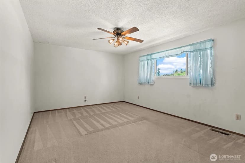 Property photo for 13021 Se 206th Place, Kent photo 20