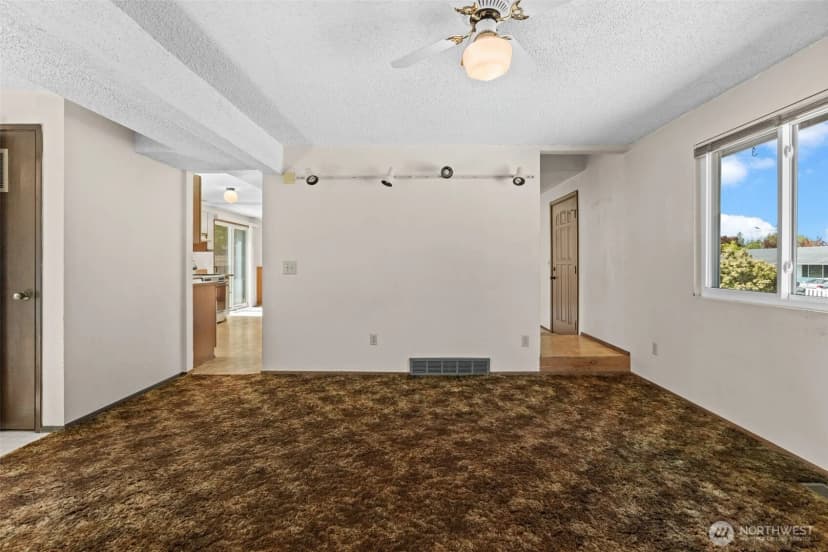 Property photo for 13021 Se 206th Place, Kent photo 18