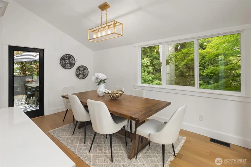 Property photo for 1014 4th Avenue N, Seattle photo 8