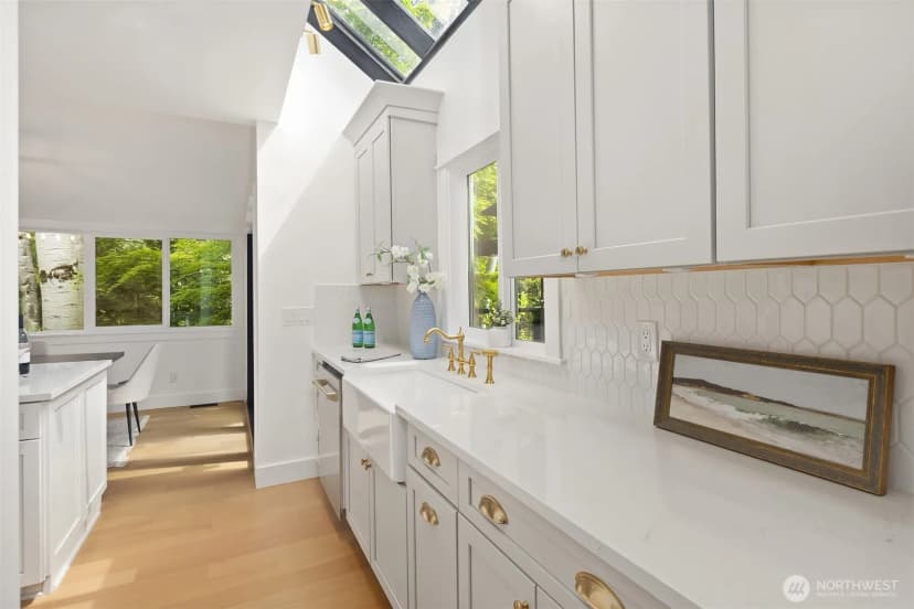 Property photo for 1014 4th Avenue N, Seattle photo 6