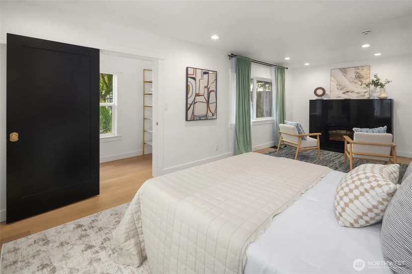 Property photo for 1014 4th Avenue N, Seattle photo 12