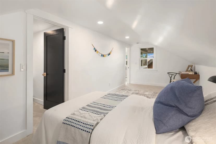 Property photo for 1014 4th Avenue N, Seattle photo 14