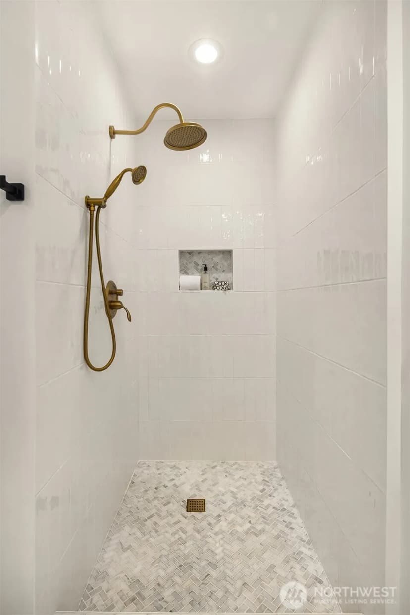 Property photo for 1014 4th Avenue N, Seattle photo 11
