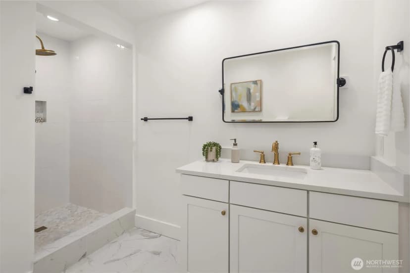 Property photo for 1014 4th Avenue N, Seattle photo 16