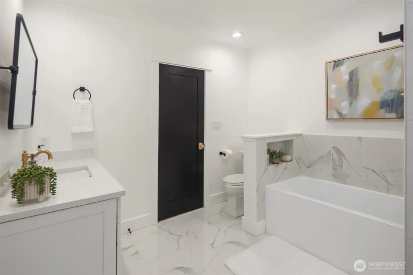 Property photo for 1014 4th Avenue N, Seattle photo 15