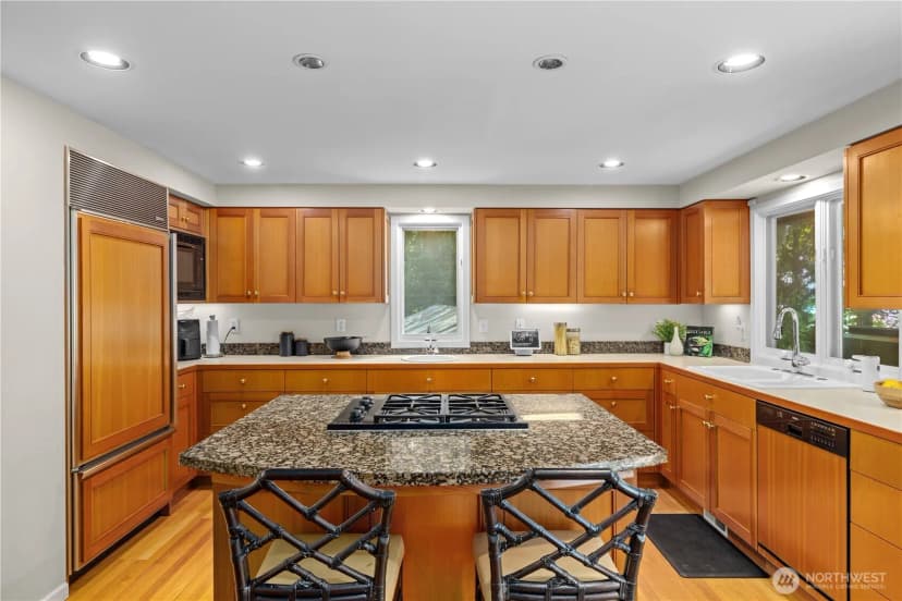 Property photo for 3813 W Mercer Way, Mercer Island photo 4