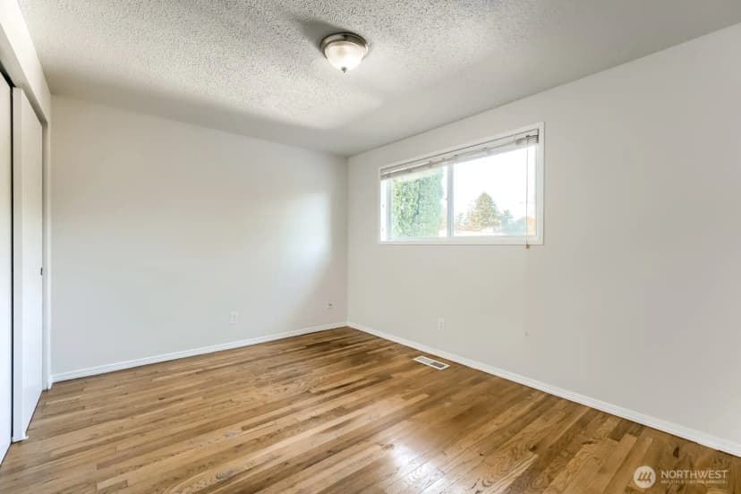 Property photo for 25110 35th Avenue S, Kent photo 14