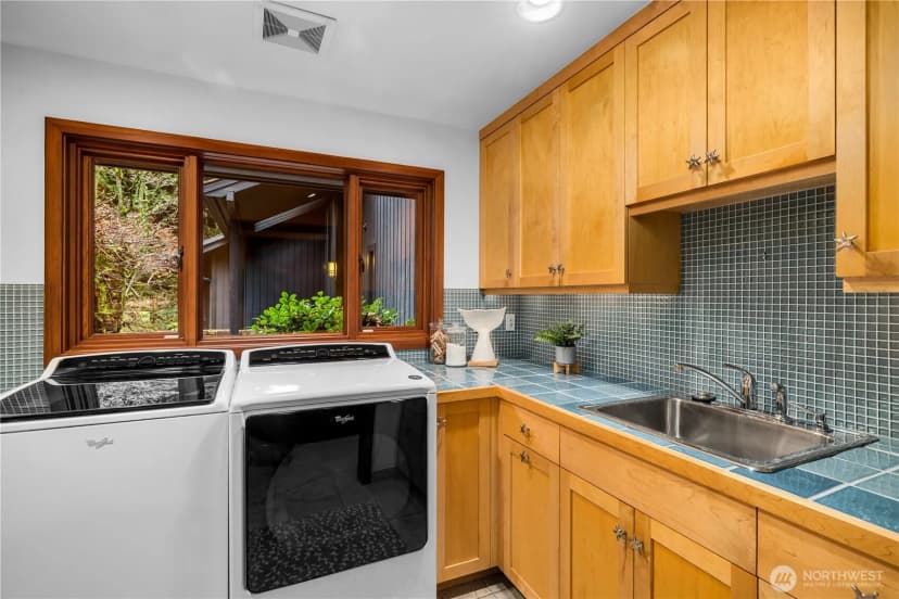 Property photo for 18 Holly Lane, Mercer Island photo 25