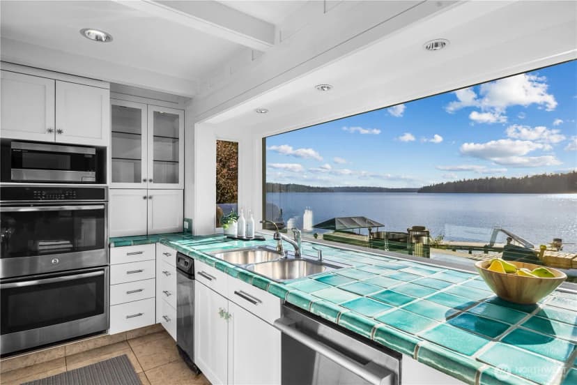 Property photo for 18 Holly Lane, Mercer Island photo 9