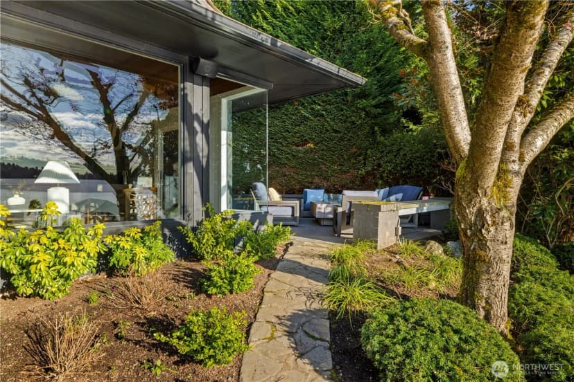 Property photo for 18 Holly Lane, Mercer Island photo 29