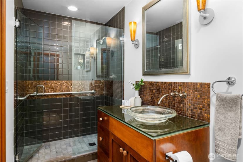 Property photo for 18 Holly Lane, Mercer Island photo 21