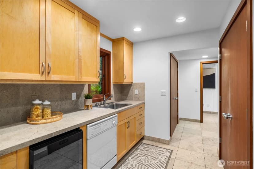 Property photo for 18 Holly Lane, Mercer Island photo 14