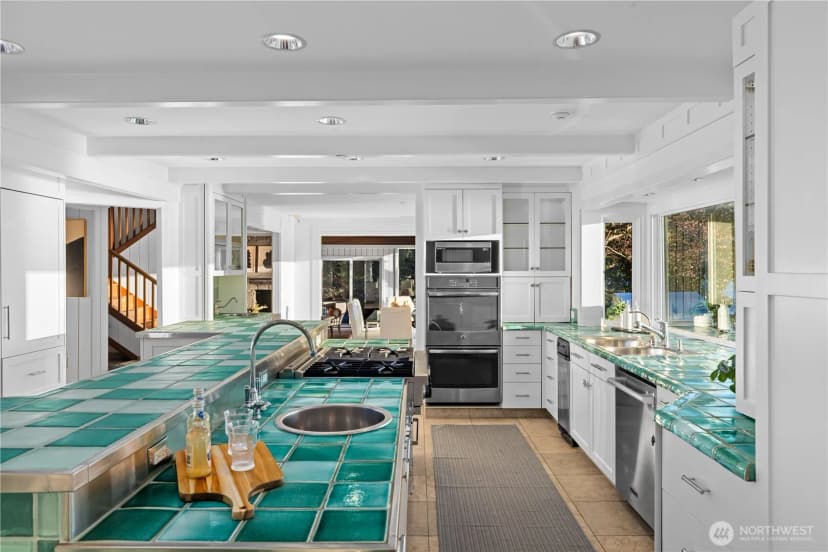 Property photo for 18 Holly Lane, Mercer Island photo 11