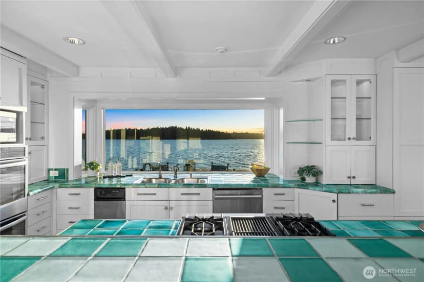 Property photo for 18 Holly Lane, Mercer Island photo 10