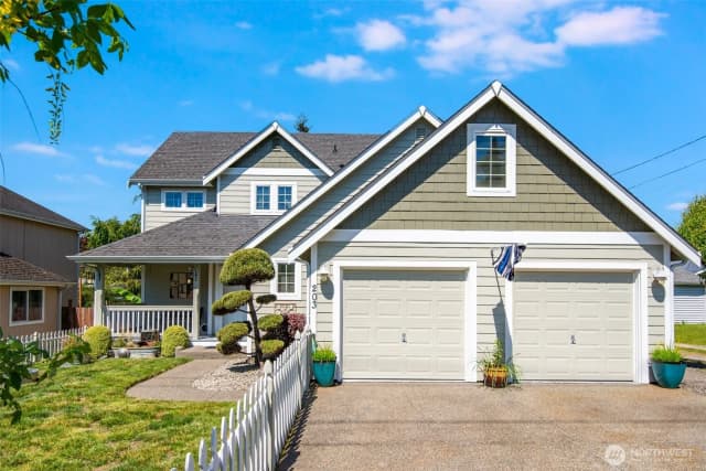 Property photo for 203 3rd Street Ne, Yelm photo 2
