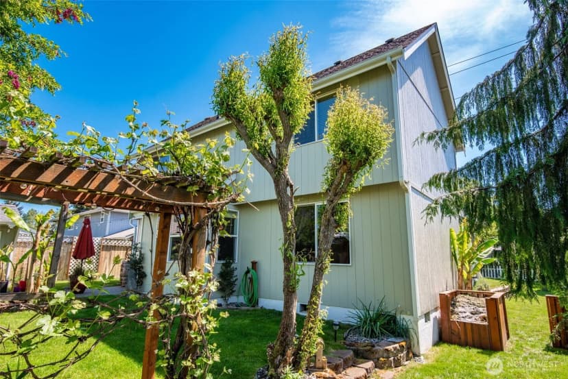 Property photo for 203 3rd Street Ne, Yelm photo 4