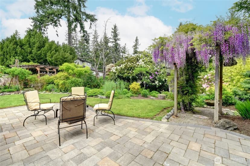 Property photo for 2430 155th Place Se, Bellevue photo 11