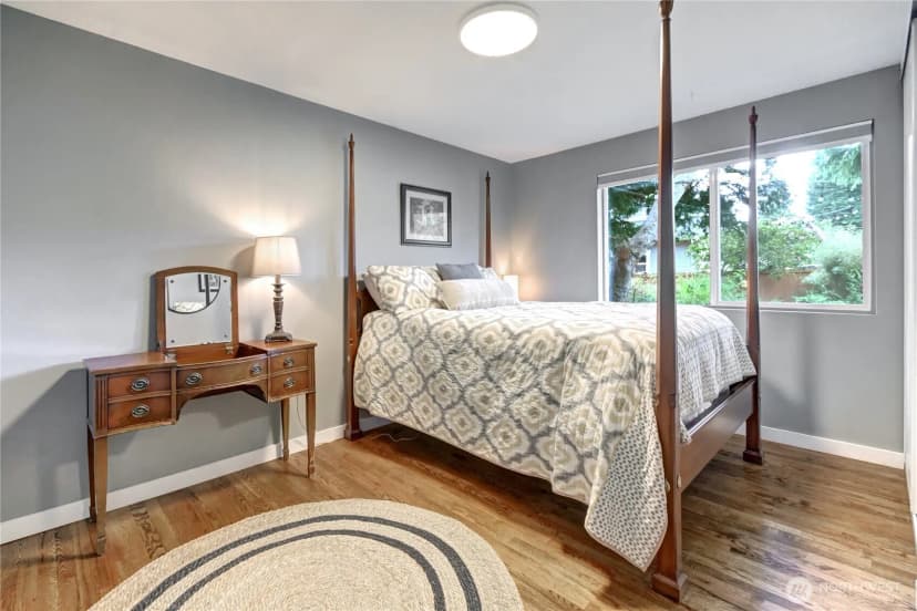 Property photo for 2430 155th Place Se, Bellevue photo 18