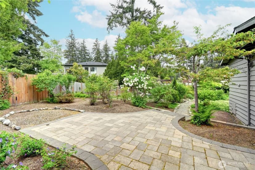 Property photo for 2430 155th Place Se, Bellevue photo 14