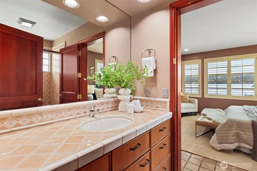 Property photo for 4701 Ne Shore Place, Lake Forest Park photo 30