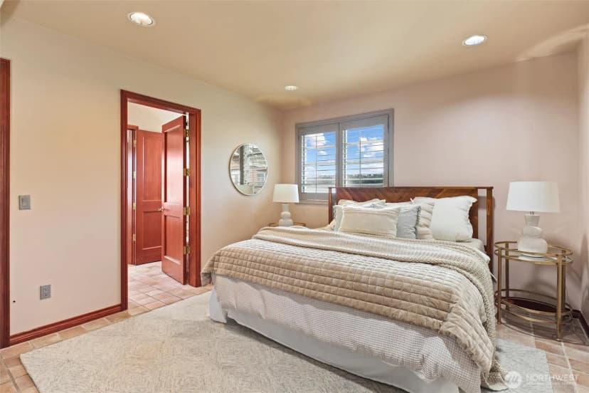 Property photo for 4701 Ne Shore Place, Lake Forest Park photo 29