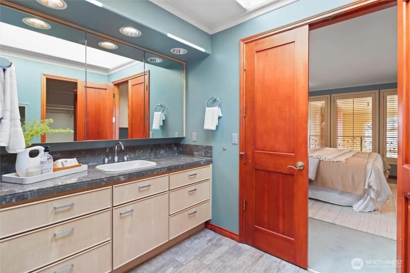 Property photo for 4701 Ne Shore Place, Lake Forest Park photo 22
