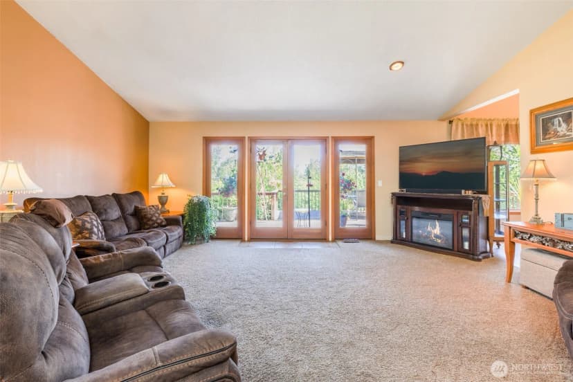 Property photo for 4607 44th Avenue E, Tacoma photo 12