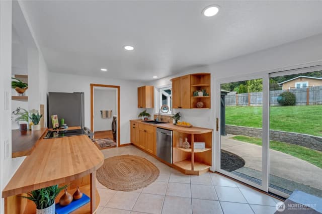 Property photo for 18610 10th Ave Ne, Poulsbo photo 3