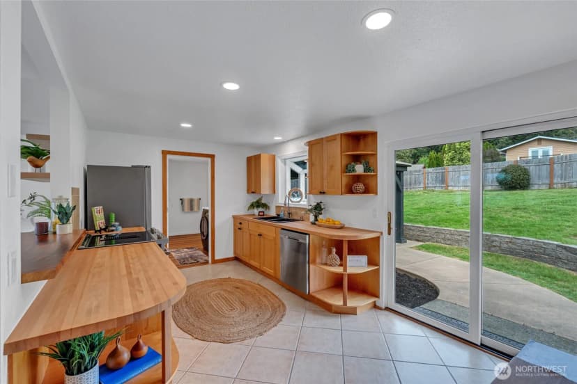 Property photo for 18610 10th Ave Ne, Poulsbo photo 3