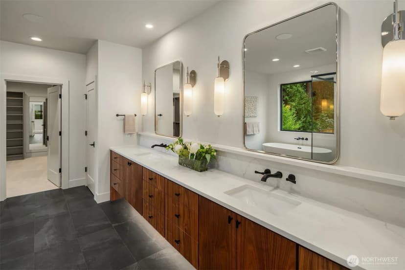 Property photo for 11005 Ne 15th Street, Bellevue photo 25