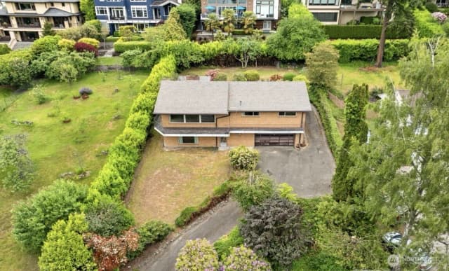 Property photo for 9510 Lake Washington Boulevard Ne, Bellevue