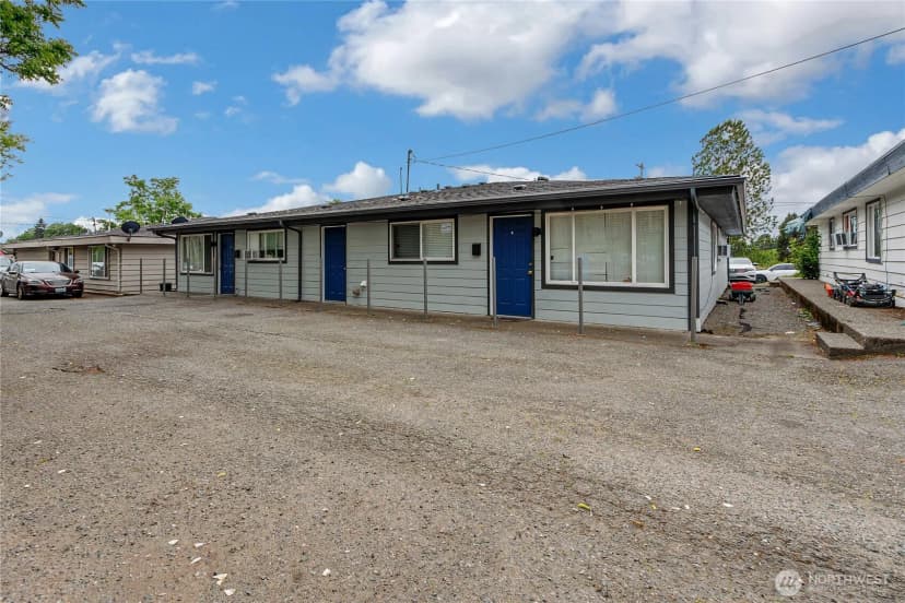 Property photo for 838 Harrington Avenue Ne, Renton photo 21