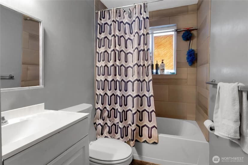 Property photo for 838 Harrington Avenue Ne, Renton photo 17