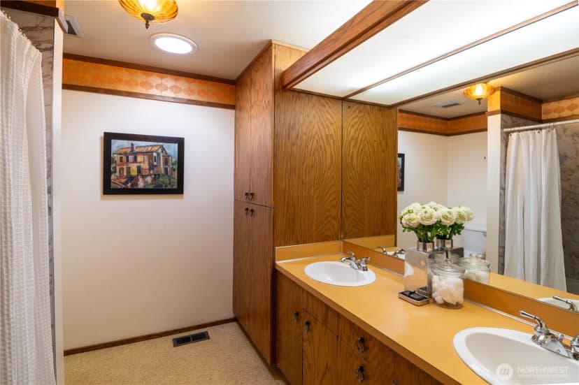 Property photo for 4033 52nd Place Sw, Seattle photo 24