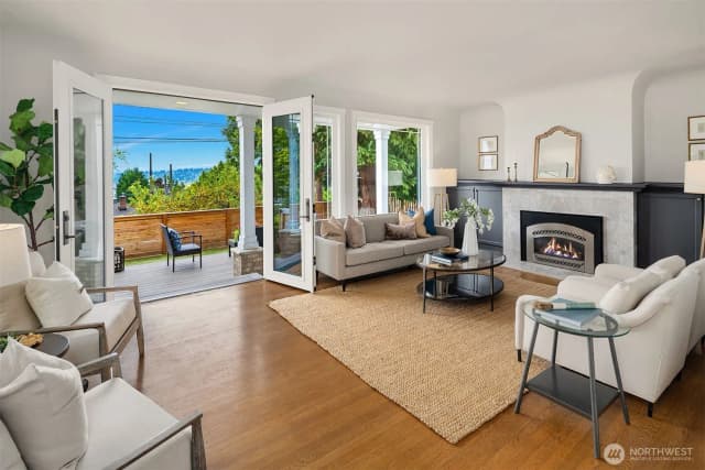 Property photo for 915 30th Avenue S, Seattle photo 4