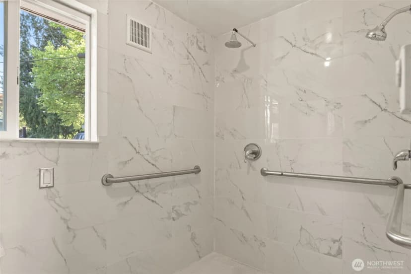 Property photo for 13721 37th Avenue Ne, Seattle photo 15