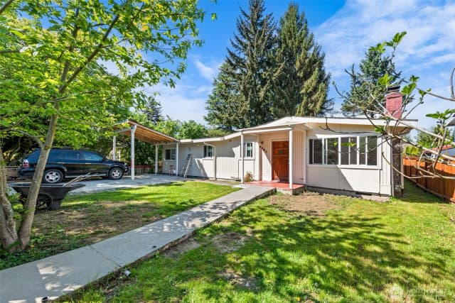 Property photo for 13721 37th Avenue Ne, Seattle photo 2