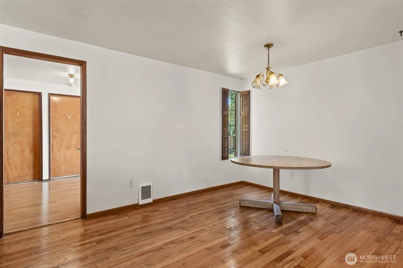 Property photo for 13721 37th Avenue Ne, Seattle photo 11