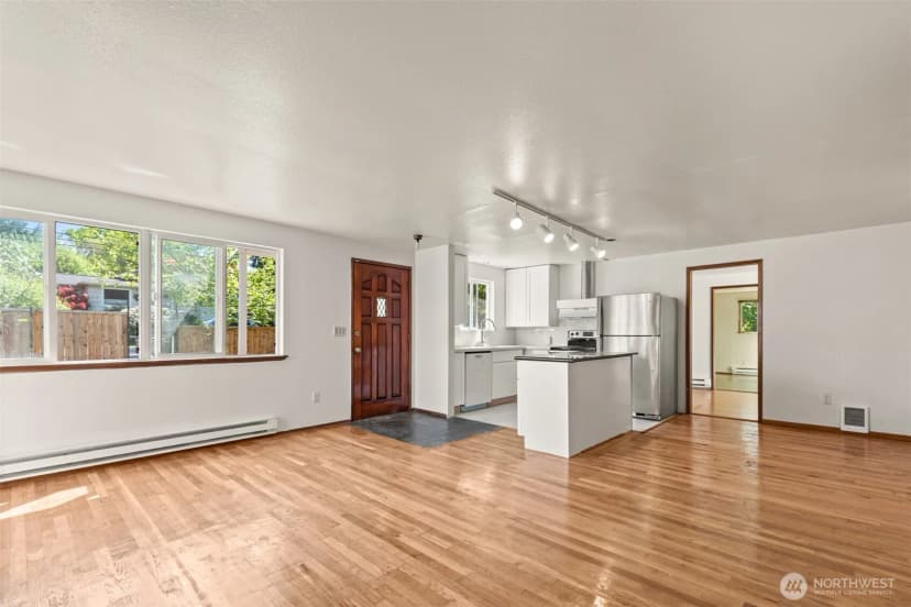 Property photo for 13721 37th Avenue Ne, Seattle photo 8