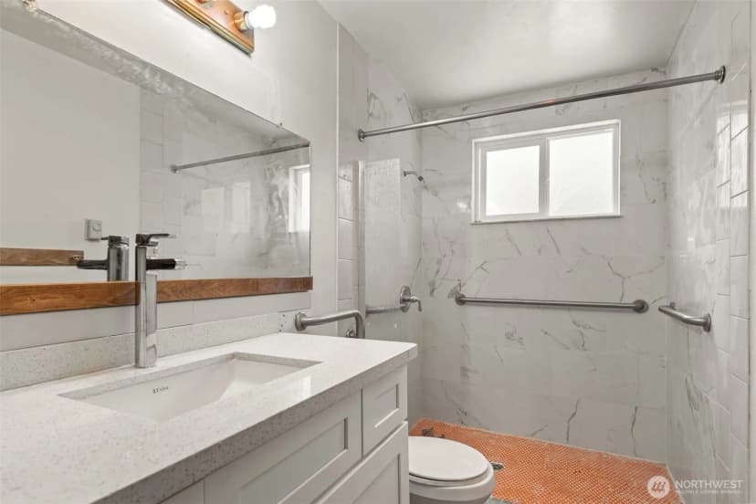 Property photo for 13721 37th Avenue Ne, Seattle photo 17