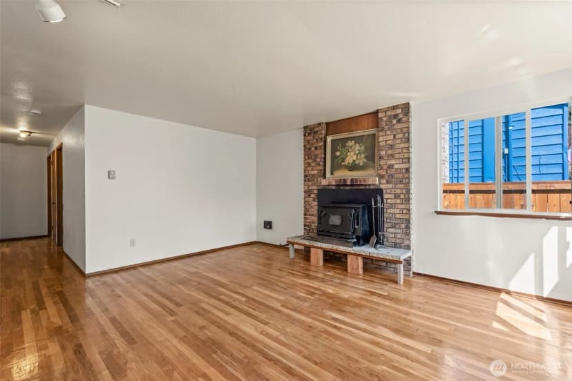 Property photo for 13721 37th Avenue Ne, Seattle photo 6