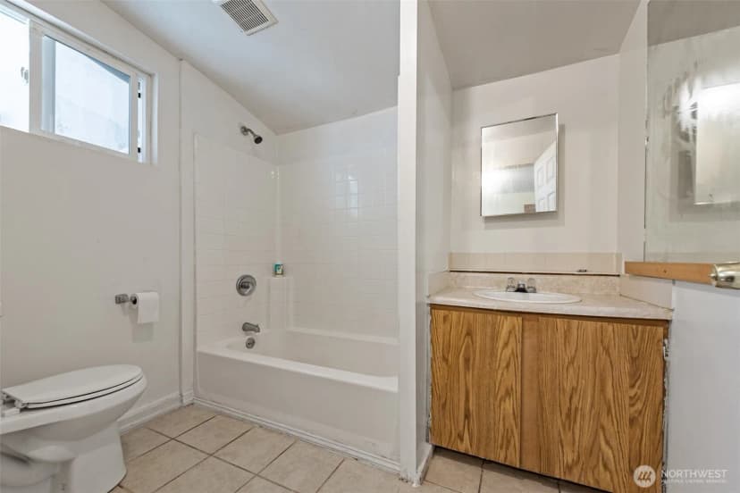 Property photo for 13721 37th Avenue Ne, Seattle photo 19