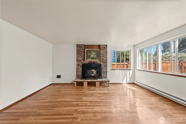 Property photo for 13721 37th Avenue Ne, Seattle photo 5