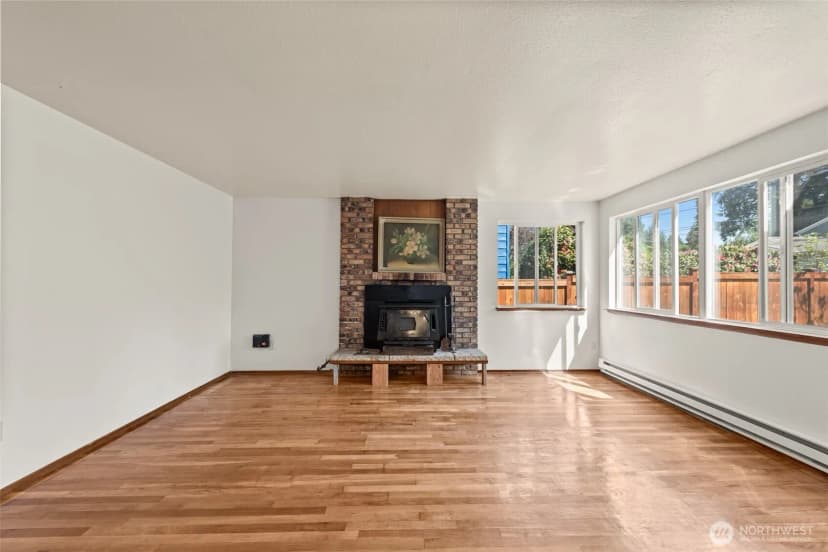 Property photo for 13721 37th Avenue Ne, Seattle photo 5