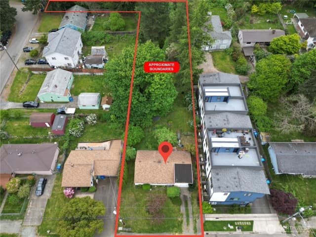 Property photo for 18034 10th Avenue Ne, Shoreline photo 3
