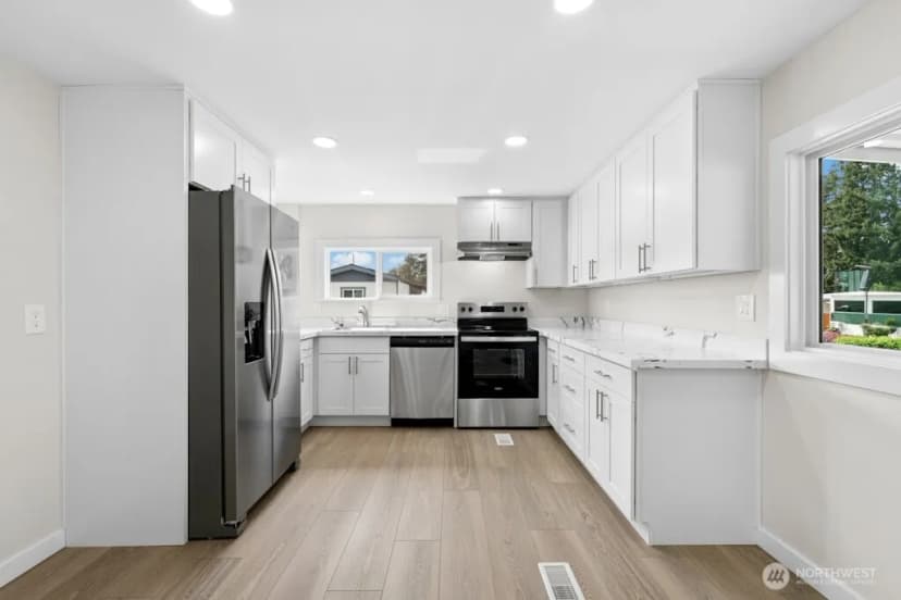 Property photo for 12200 Stone Avenue N #38, Seattle photo 10