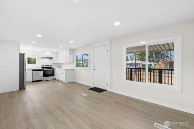 Property photo for 12200 Stone Avenue N #38, Seattle photo 5